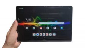 Lenovo Tab Plus 前面の外観