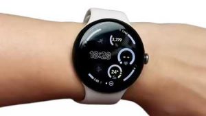 Google Pixel Watch 3を装着している。