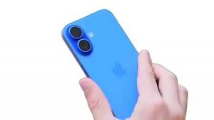 iPhone 16 背面 マリンブルー