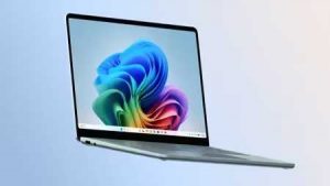 13インチSurface Laptop 本体 斜めに傾く