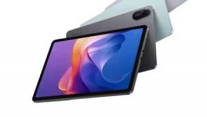 Redmi Pad 2 本体 前面1台の後ろに背面3台がある。